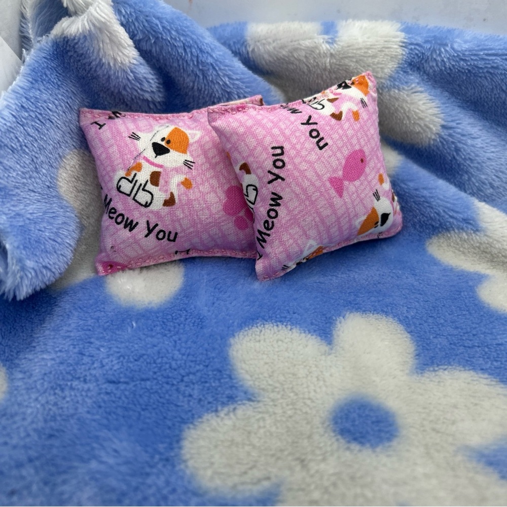 Blue and White Floral Blanket with Pink Cat Pillows